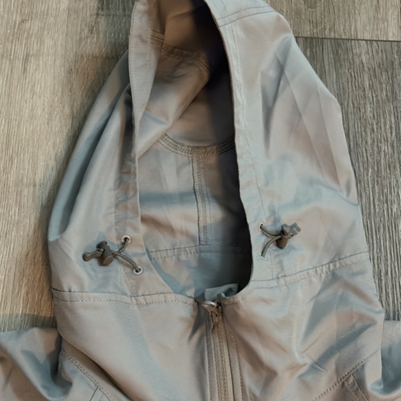 New MEC Windbreaker jacket - Picture 4 of 4